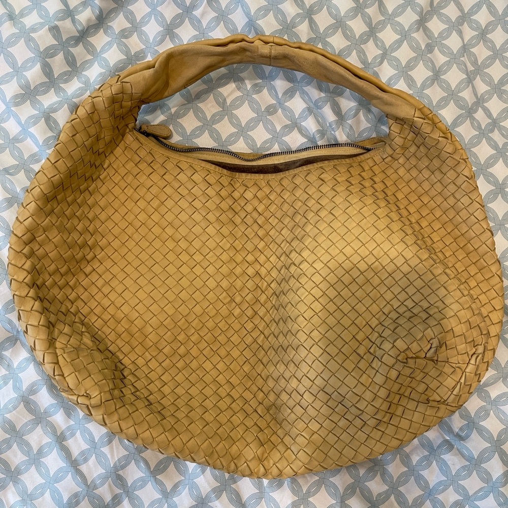 Bottega Veneta Intrecciato Hobo Shoulder Bag
Lambskin cream